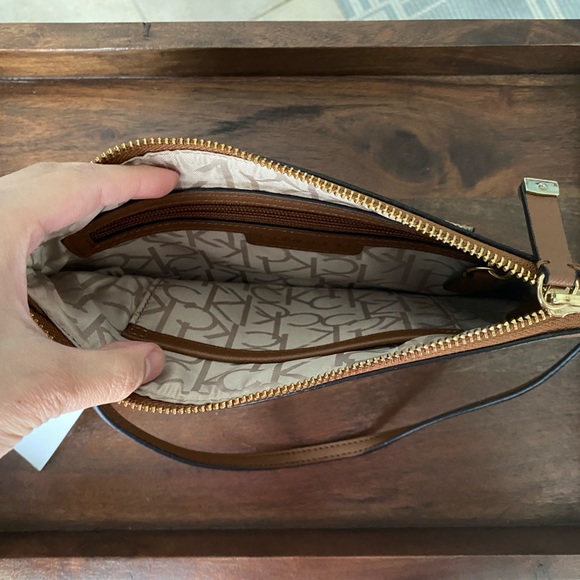 Closet Closing Sunday!! Taking Offers! MICHAEL KORS & CALVIN KLEIN Purses - Picture 4 of 13